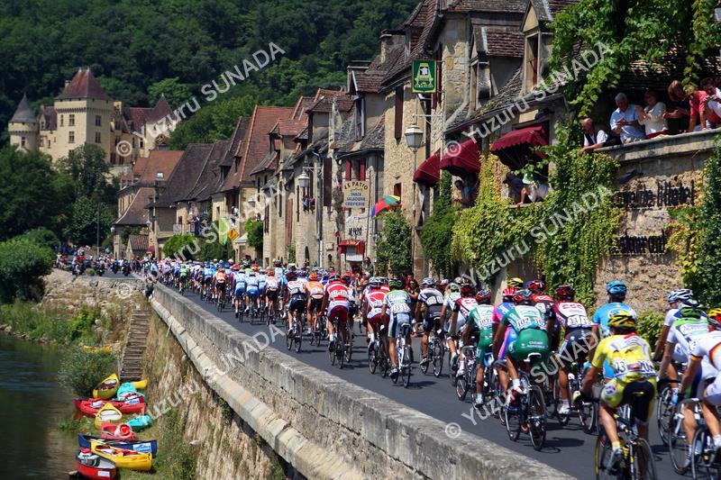 Peloton at La Roque-Gageac013p.jpg
